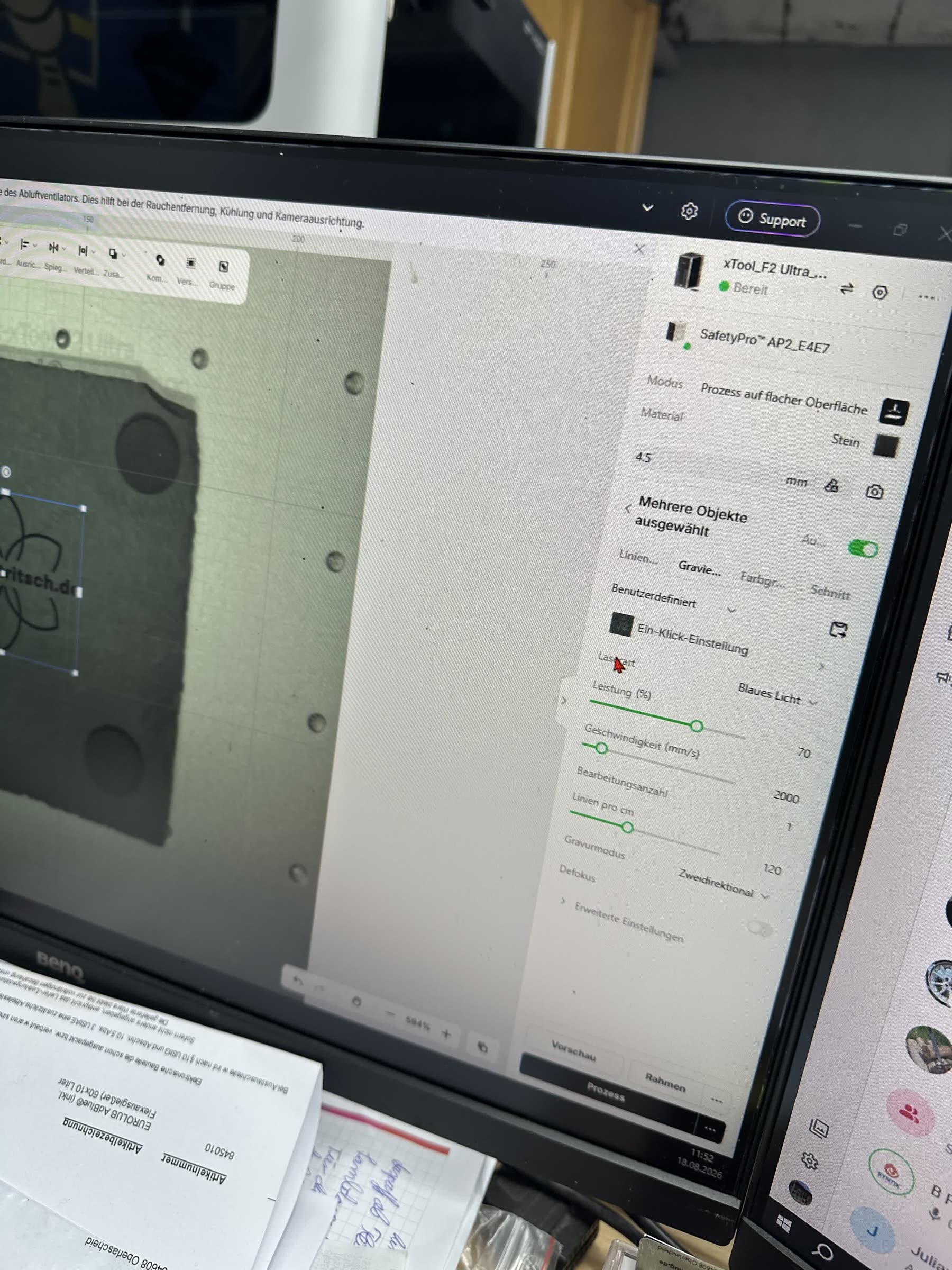 Laser-Software mit Einstellungen für Leistung, Geschwindigkeit, Impulsbreite und Frequenz