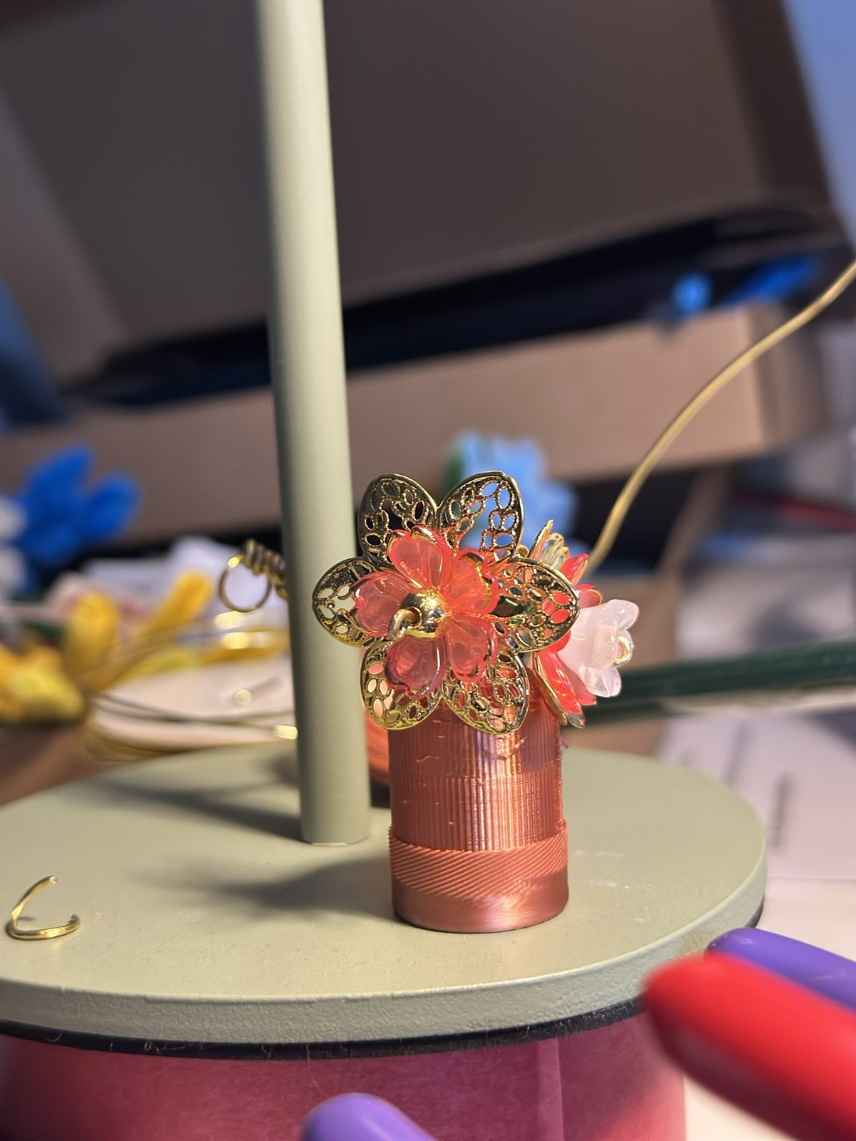 Konzeptversuch: Perlenblume in einer 3D-gedruckten Vase